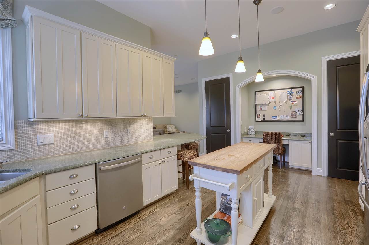 1440 Washington Rochester, MI 48306 - Photo 21 of 50 50011642-26.JPG
