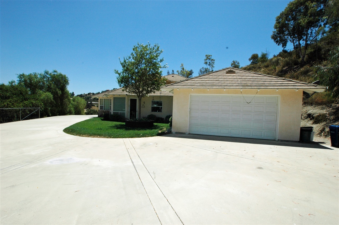 1221 Mountain View Road El Cajon, CA 92021 - Photo 4 of 25