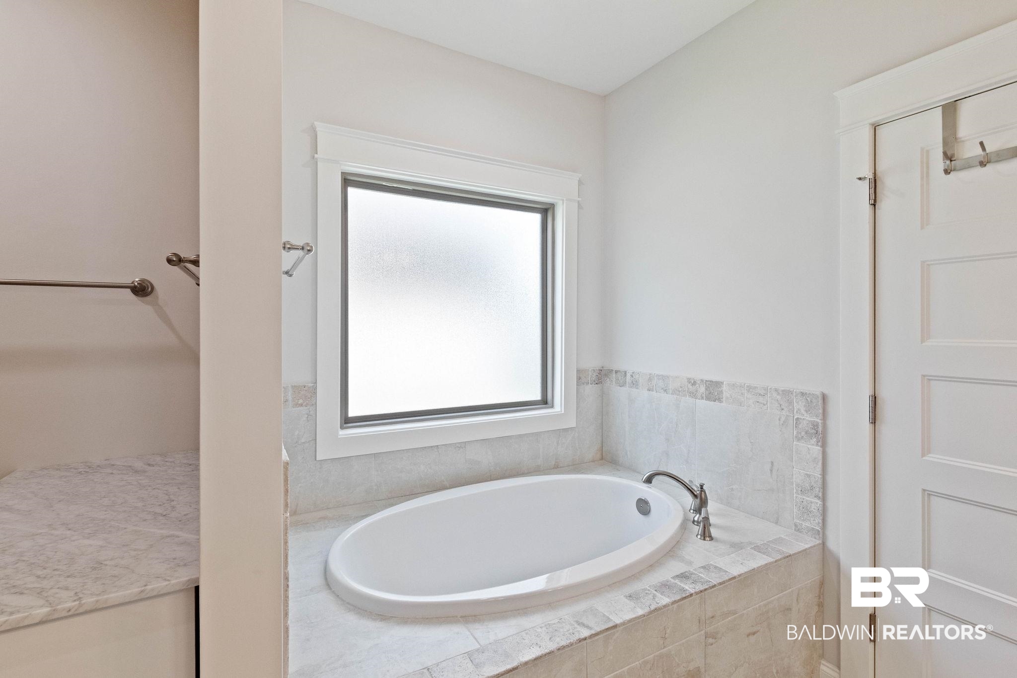 192 Mark Twain Loop Foley, AL 36535 - Photo 26 of 42 Bathroom with tiled bath