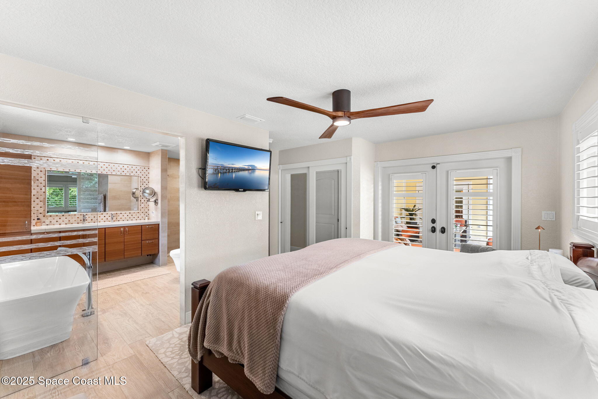 610 Mango Drive Melbourne Beach, FL 32951 - Photo 14 of 38 26-web-or-mls-DSC06927-HDR