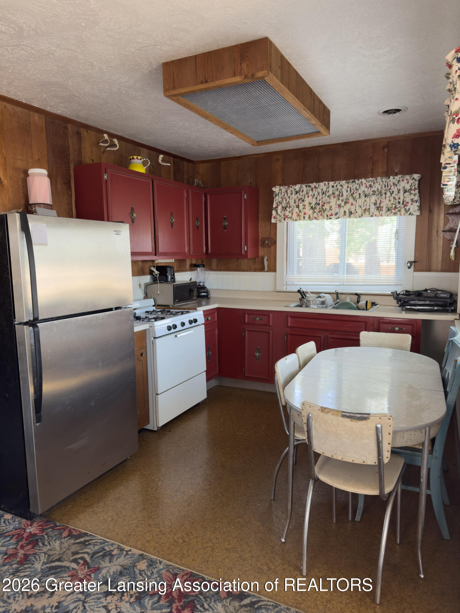 137 Dennis Road Gladwin, MI 48624 - Photo 8 of 19 IMG_1326
