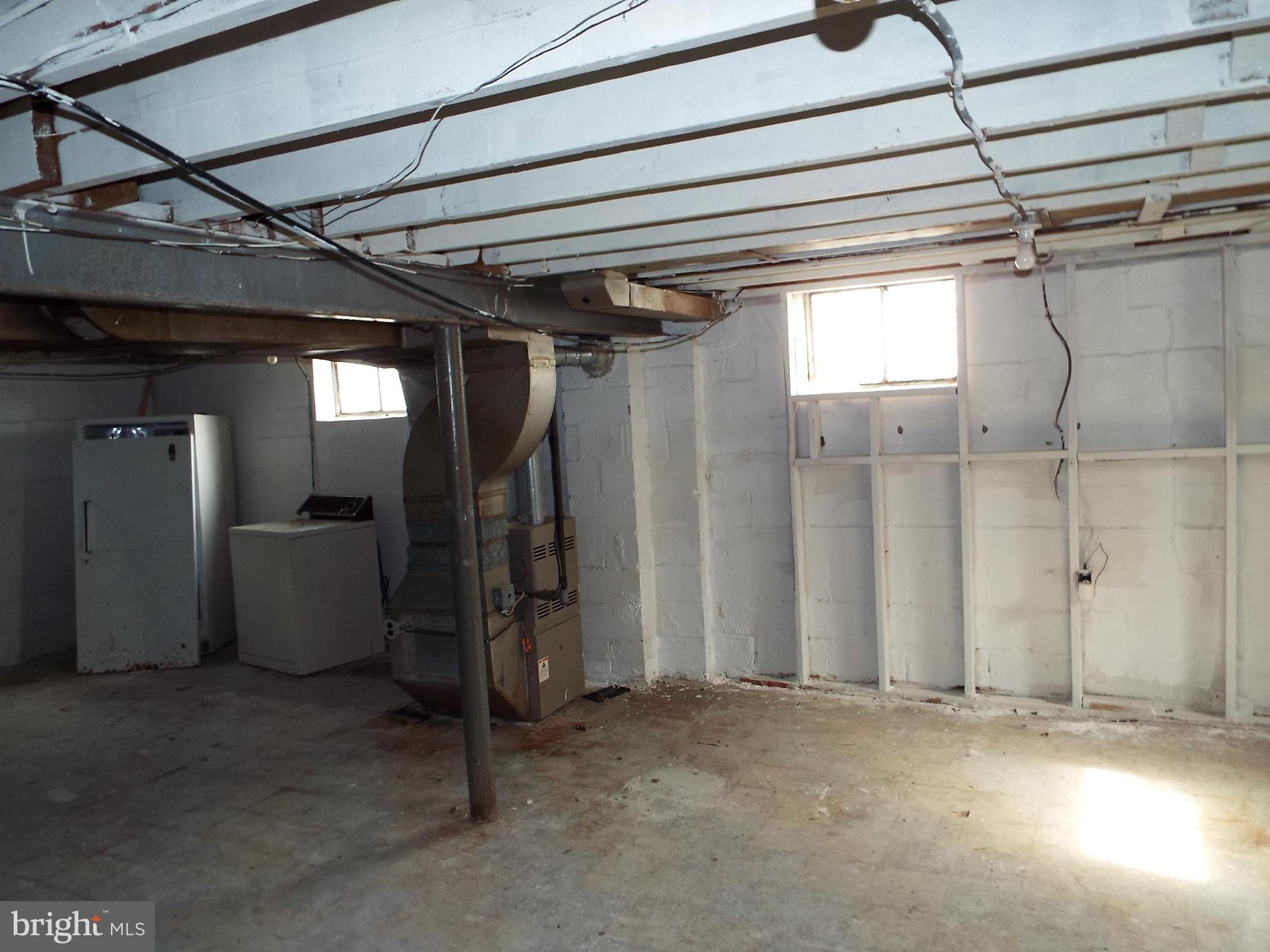 5400 Addington Road Baltimore, MD 21229 - Photo 11 of 13 Basement