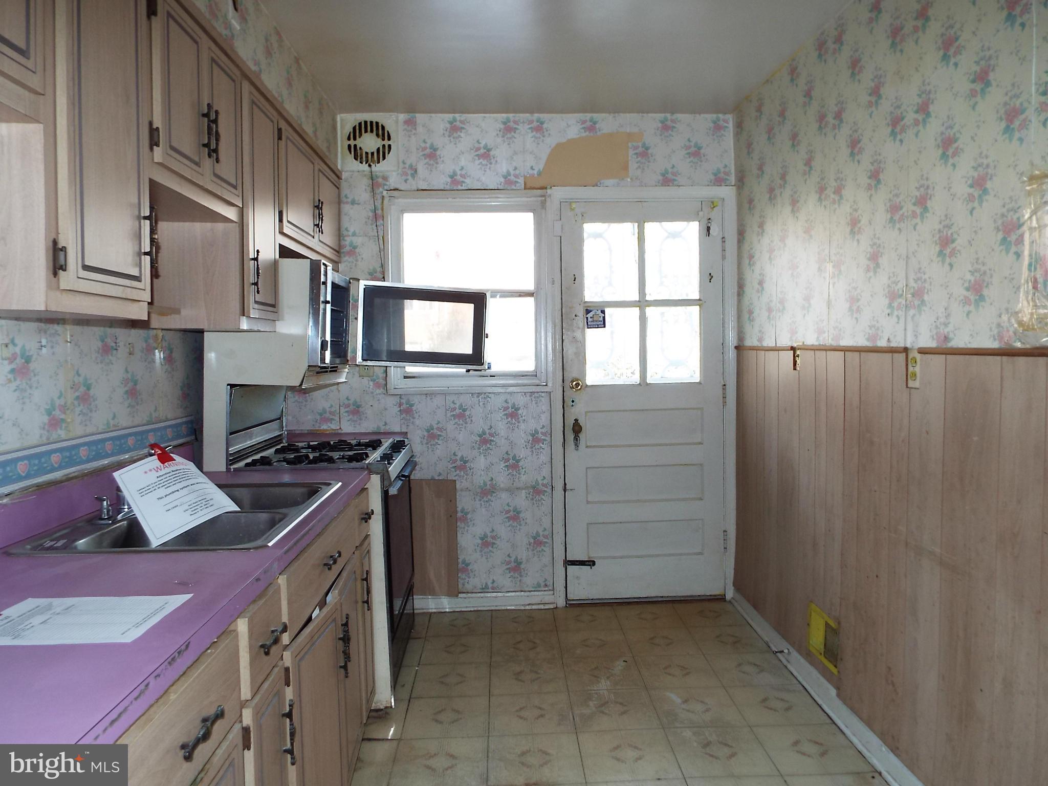5400 Addington Road Baltimore, MD 21229 - Photo 6 of 13 Kitchen