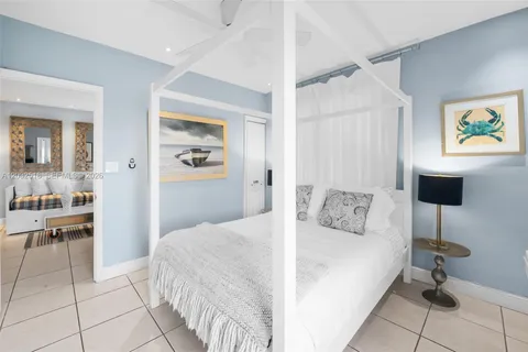 $330,000 | 3030 Collins Avenue, Unit 4E, Miami Beach, FL 33140