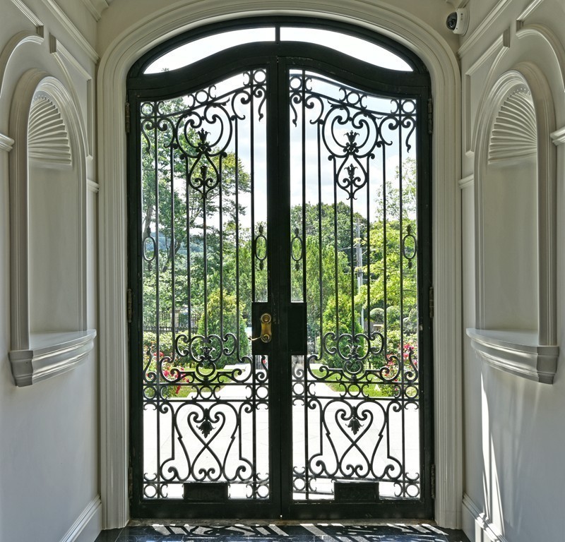 201 Hyslop Road Brookline, MA 02445 - Photo 5 of 30 a front view of a house