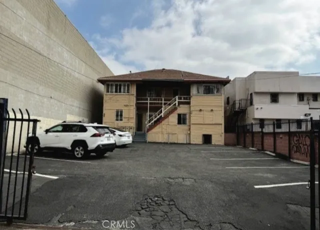 $1,750,000 | 811 1/2 South Vermont Avenue, Los Angeles, CA 90005