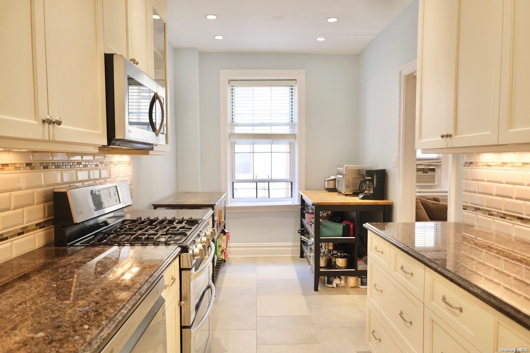 4 Maple Drive, Unit 3K Great Neck, NY 11021 - Photo 1 of 1