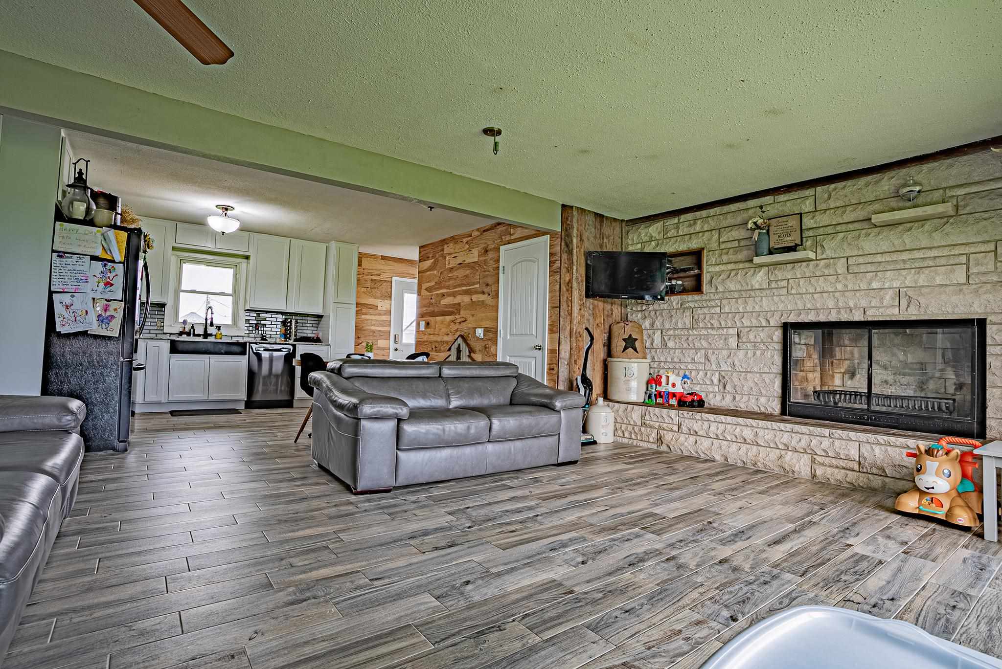 5827 Tonti Road Salem, IL 62881 - Photo 3 of 26