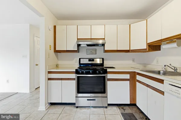 $2,360 | 3403 Waltham Court, Yardley, PA 19067