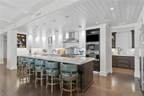 $7,950,000 | 146 4th Avenue Northeast, Unit 600, St. Petersburg, FL 33701