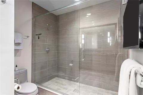 a view of a yard with a house