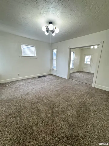 $900 | 2325 McKinley Avenue, Davenport, IA 52802