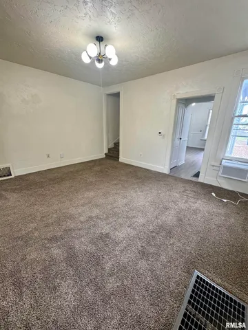 $900 | 2325 McKinley Avenue, Davenport, IA 52802