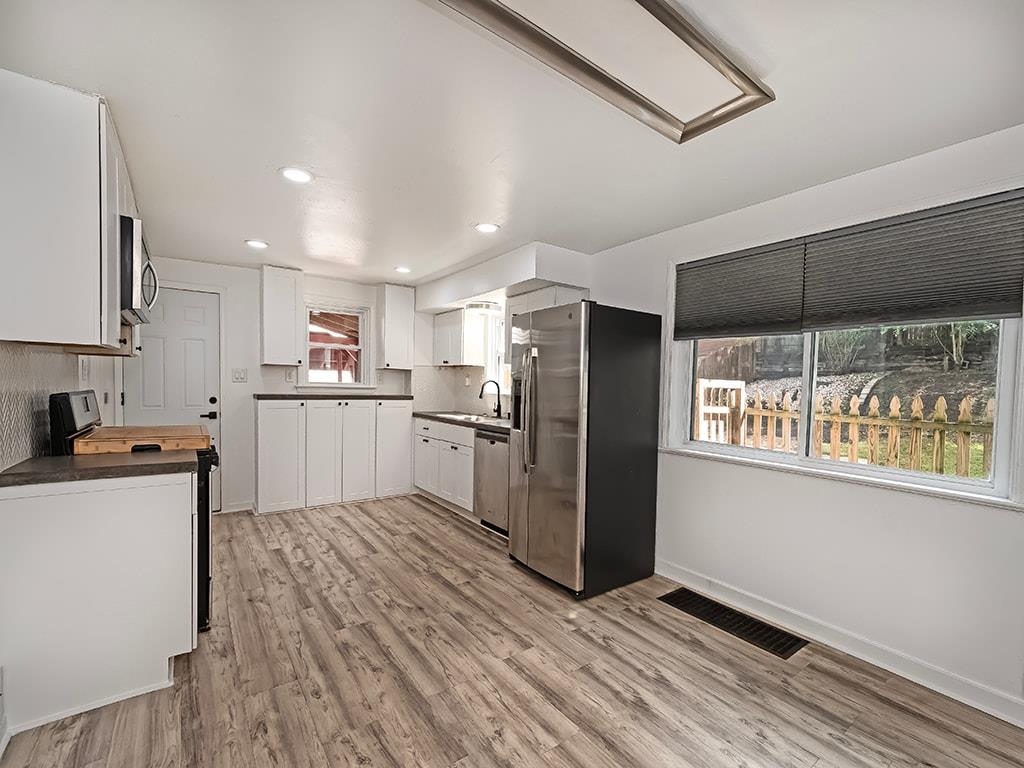 480 Hamil Road Verona, PA 15147 - Photo 8 of 27 All appliances complete the kitchen.