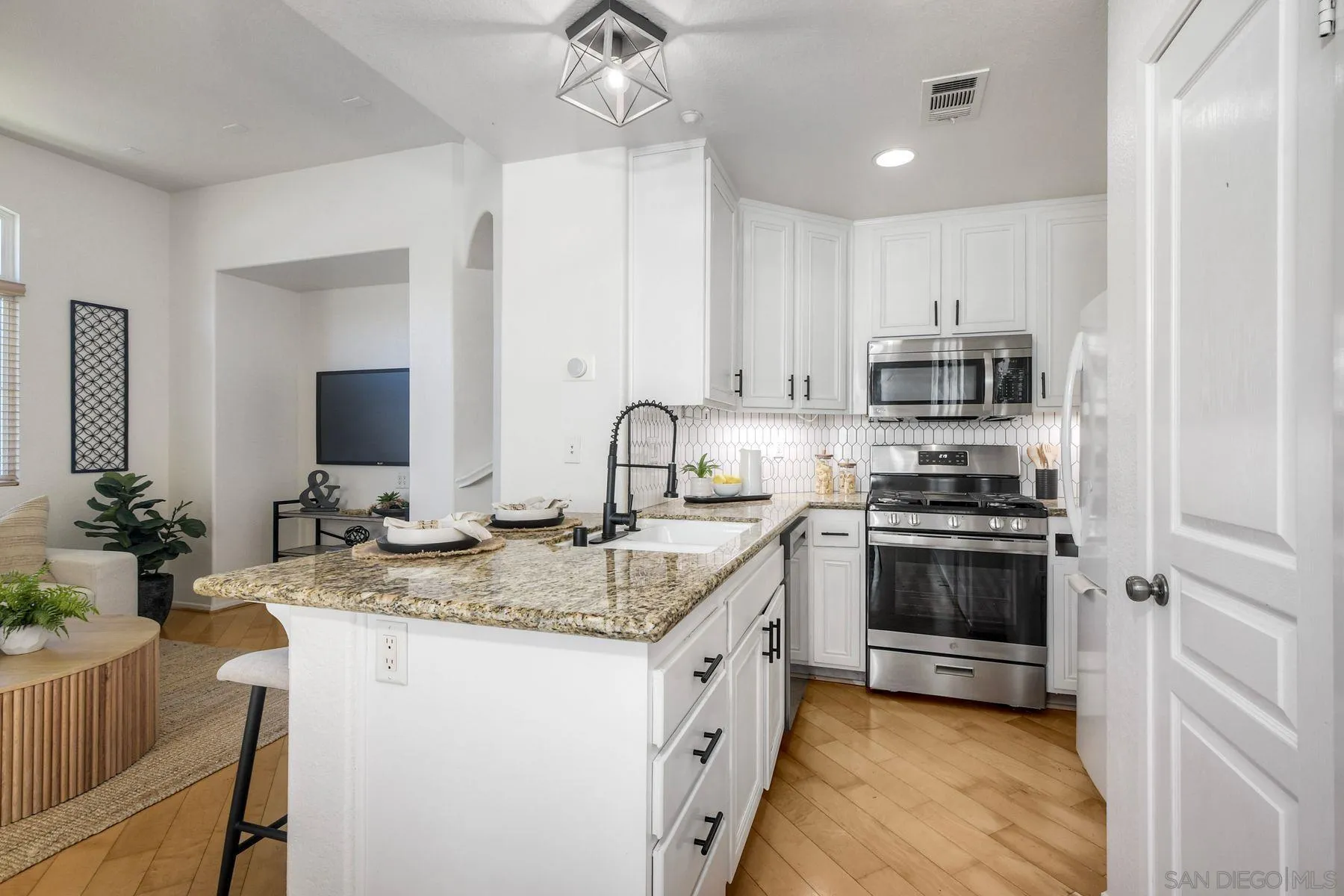 598 Almond Road San Marcos, CA 92078 - Photo 8 of 28