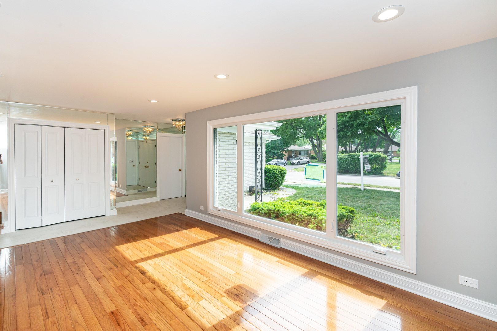 9433 Terminal Avenue Skokie, IL 60077 - Photo 4 of 21