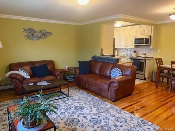 $2,750 | 6 Windermere Place, Unit 10, Rockville Centre, NY 11570