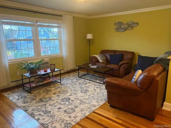 $2,750 | 6 Windermere Place, Unit 10, Rockville Centre, NY 11570