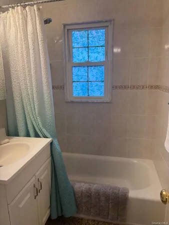 $2,750 | 6 Windermere Place, Unit 10, Rockville Centre, NY 11570