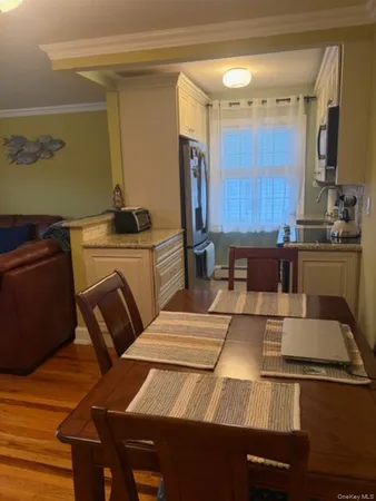 $2,750 | 6 Windermere Place, Unit 10, Rockville Centre, NY 11570