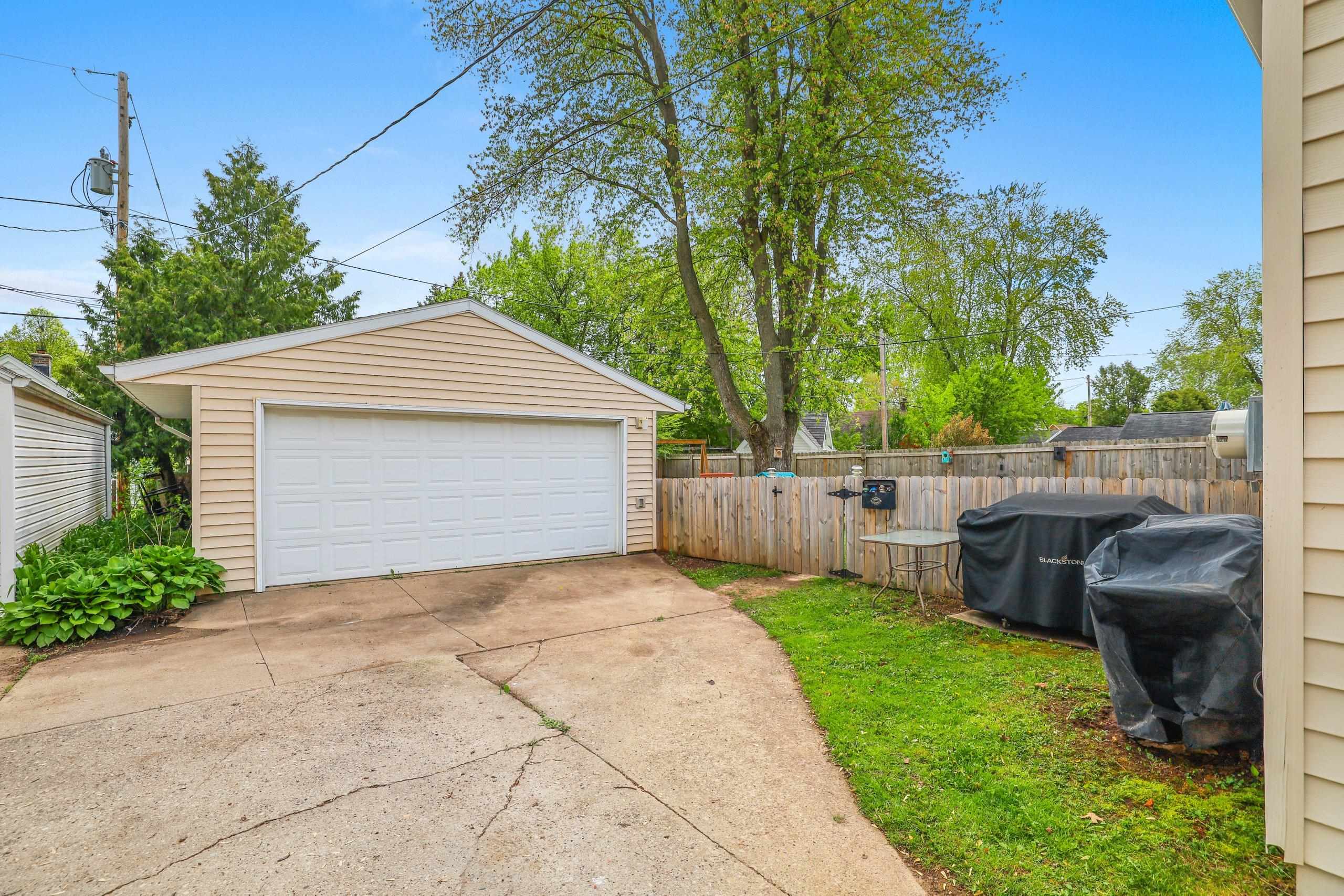 1932 North Division Street Appleton, WI 54911 - Photo 24 of 29
