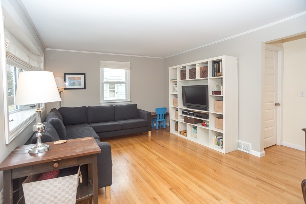92 Harding Street Chicopee, MA 01013 - Photo 2 of 30 Gallery Image 2