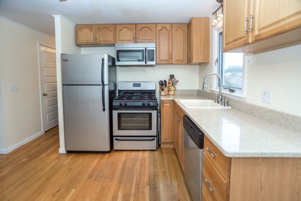 92 Harding Street Chicopee, MA 01013 - Photo 8 of 30 Gallery Image 8
