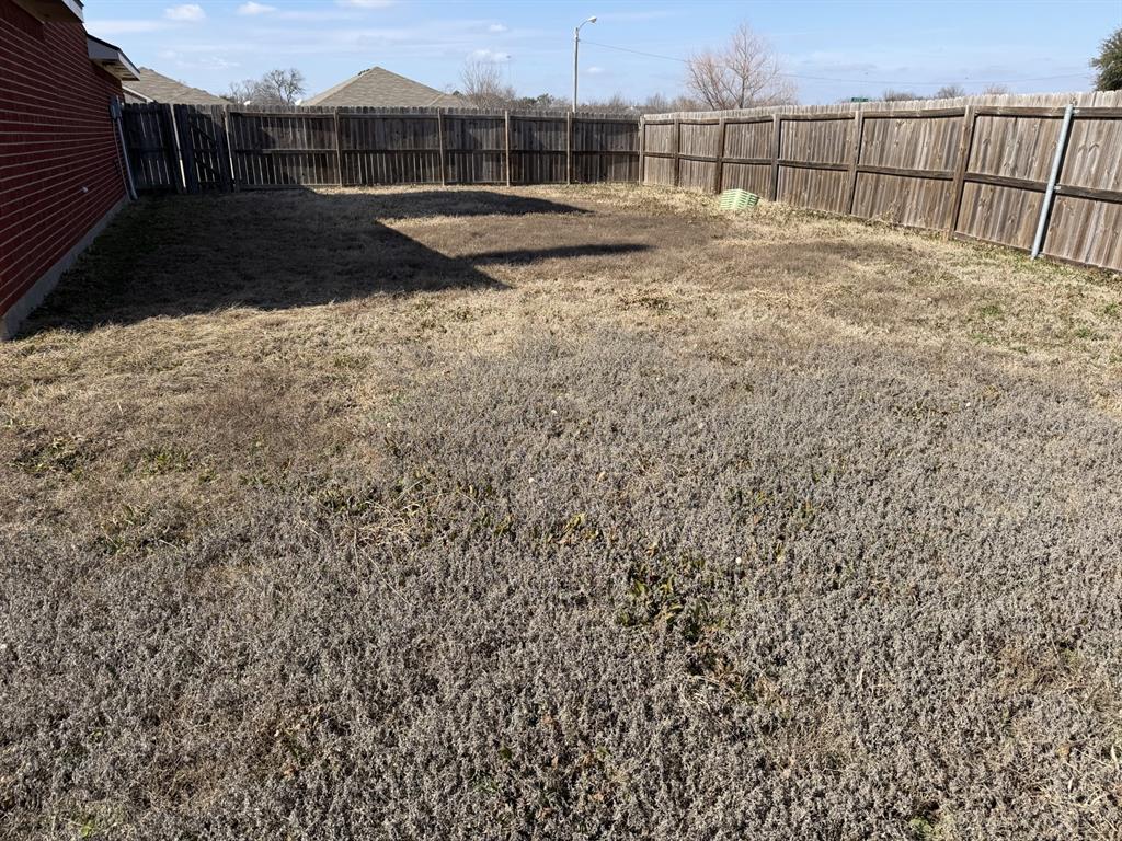 6505 Rienzi Drive Greenville, TX 75402 - Photo 38 of 40 a backyard of a house