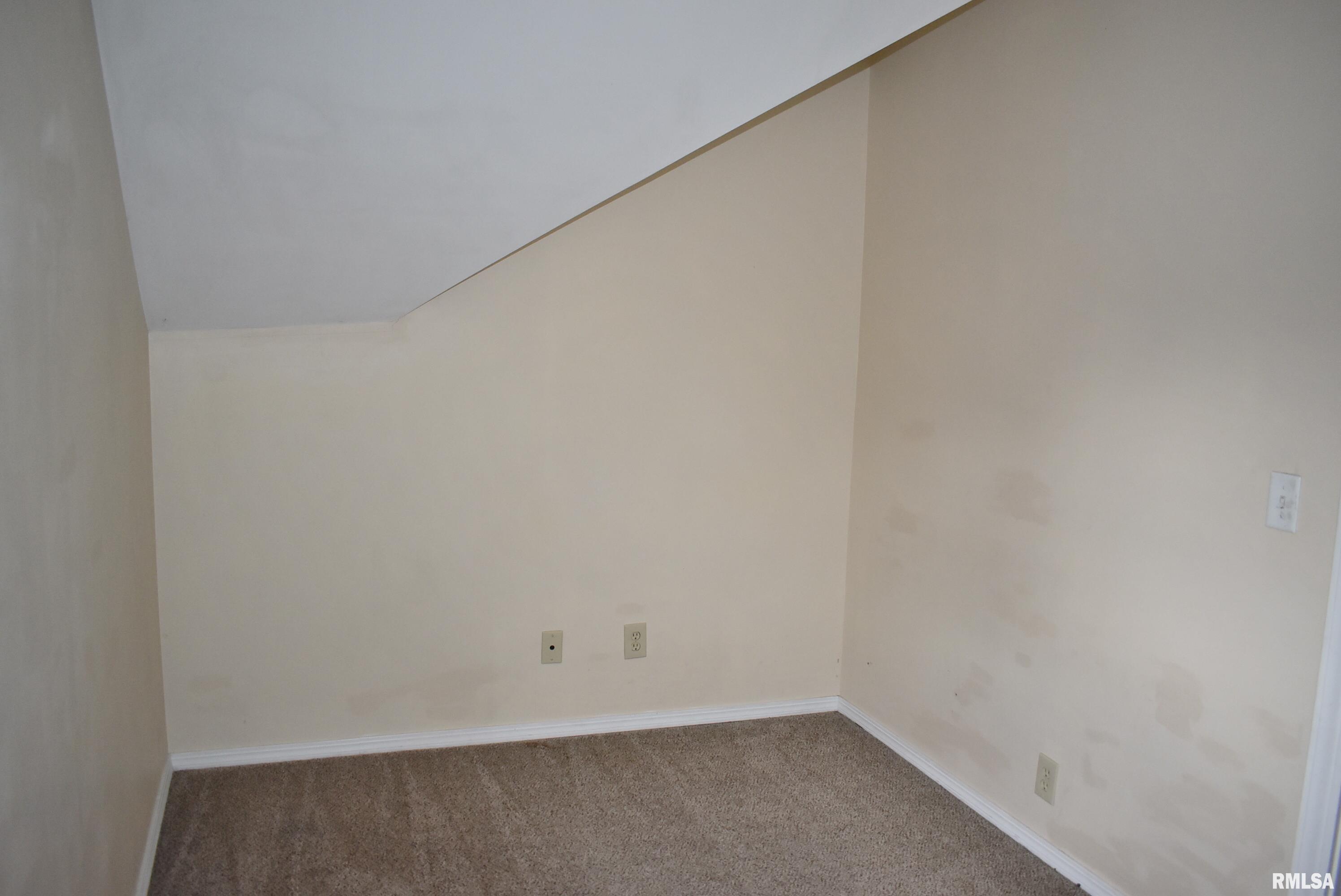 557 3rd Avenue South Clinton, IA 52732 - Photo 8 of 11 Gallery Image 8