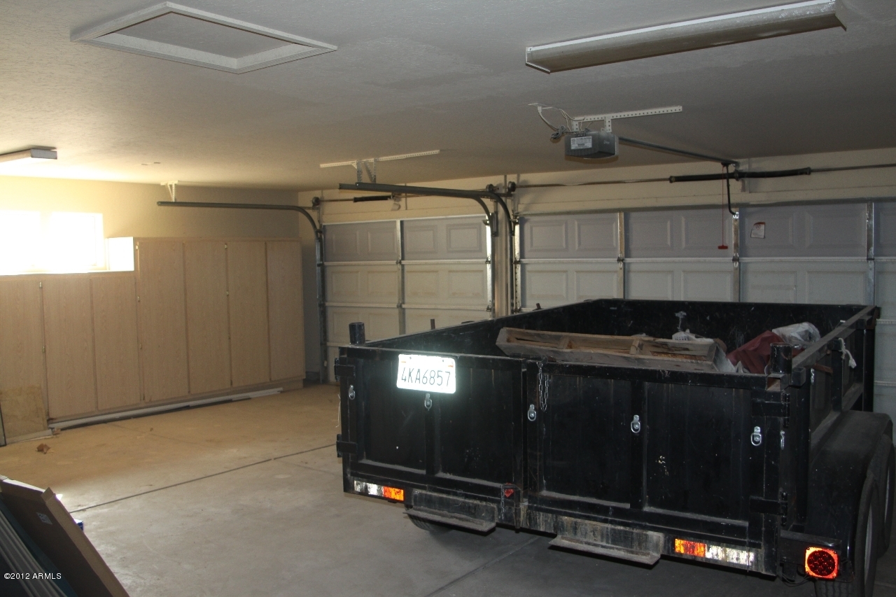 2488 East Appleby Road Gilbert, AZ 85298 - Photo 5 of 53 3 car garage