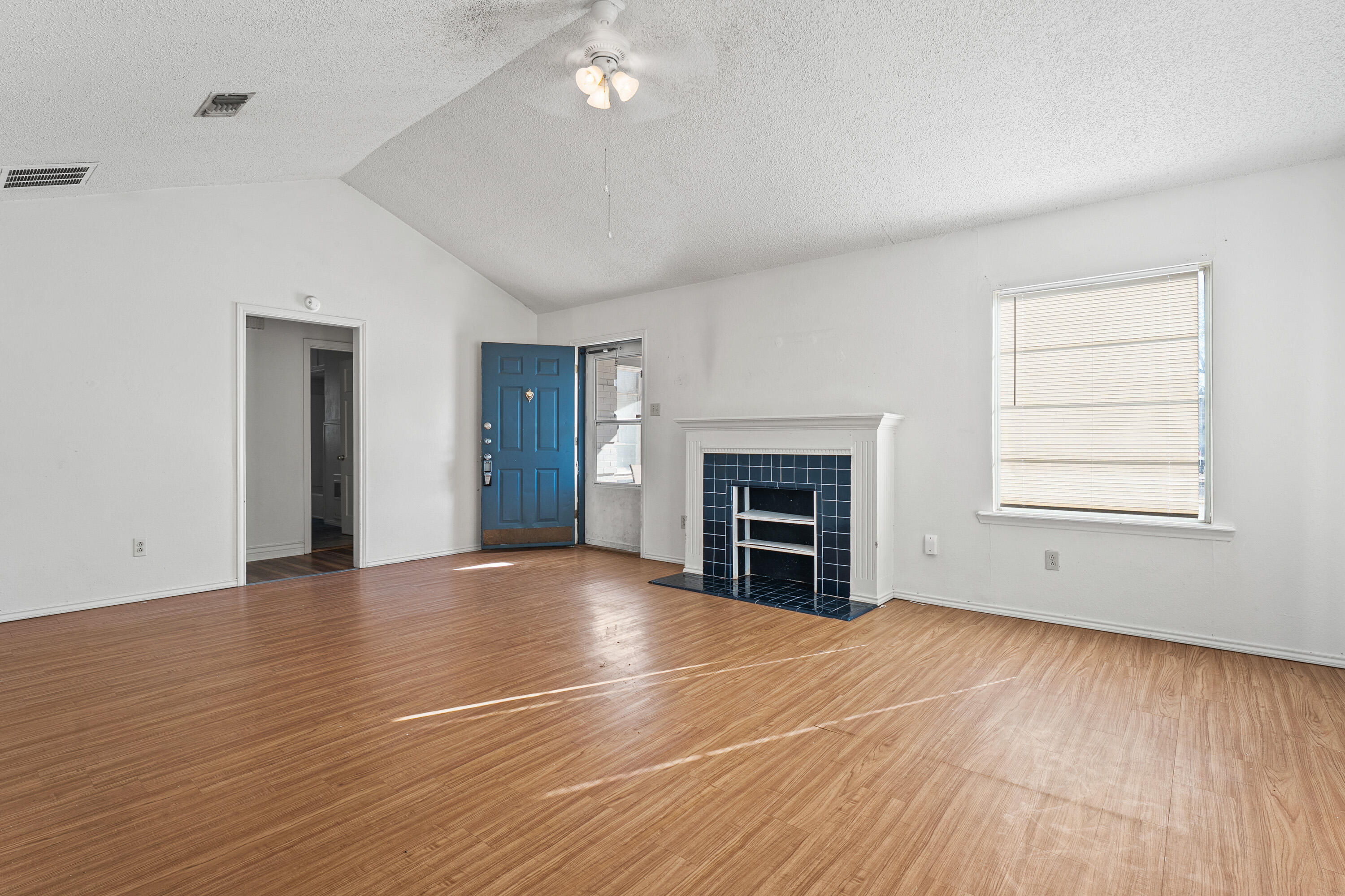 2216 30th Street Lubbock, TX 79411 - Photo 2 of 10 DSC02960