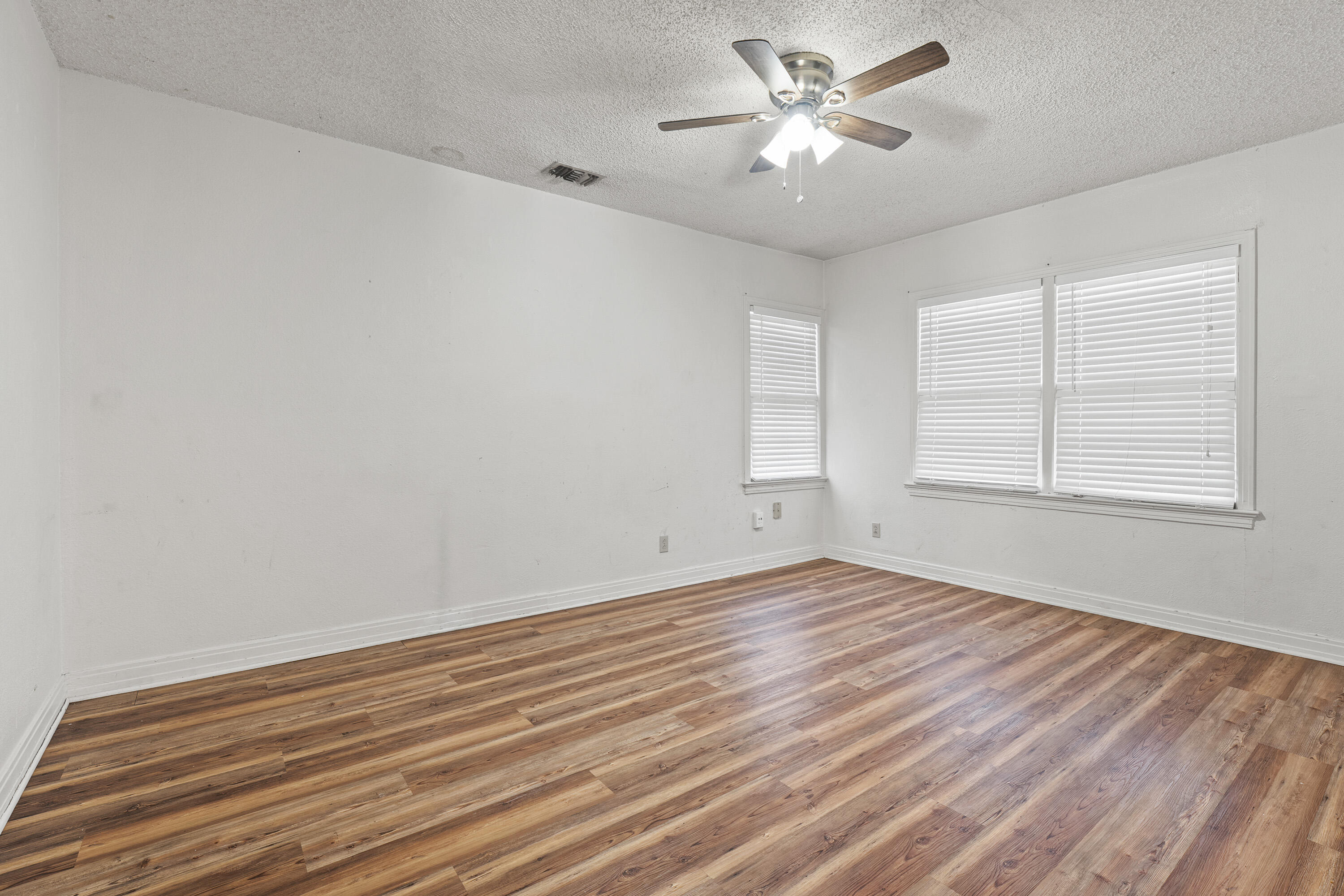2216 30th Street Lubbock, TX 79411 - Photo 7 of 10 DSC02978