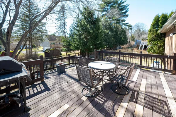 $325,000 | 17 David Lane, Wurtsboro, NY 12790