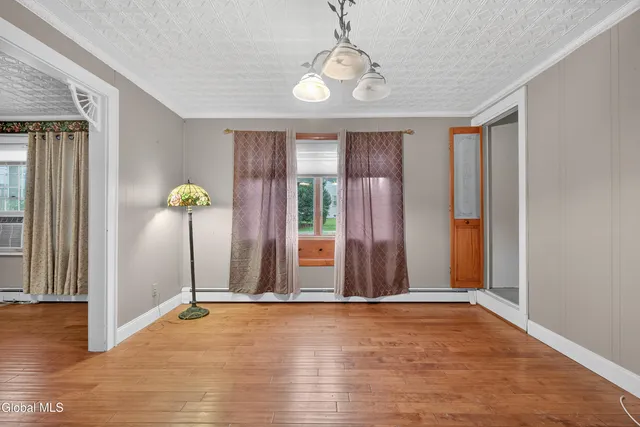 $250,000 | 3 Old Troy Road, East Greenbush, NY 12061