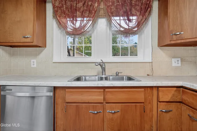 $250,000 | 3 Old Troy Road, East Greenbush, NY 12061