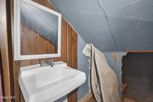 $250,000 | 3 Old Troy Road, East Greenbush, NY 12061