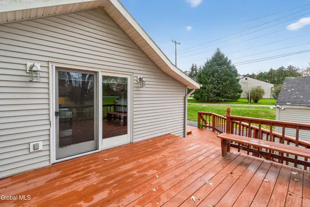 $250,000 | 3 Old Troy Road, East Greenbush, NY 12061