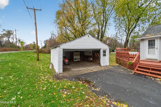 $250,000 | 3 Old Troy Road, East Greenbush, NY 12061