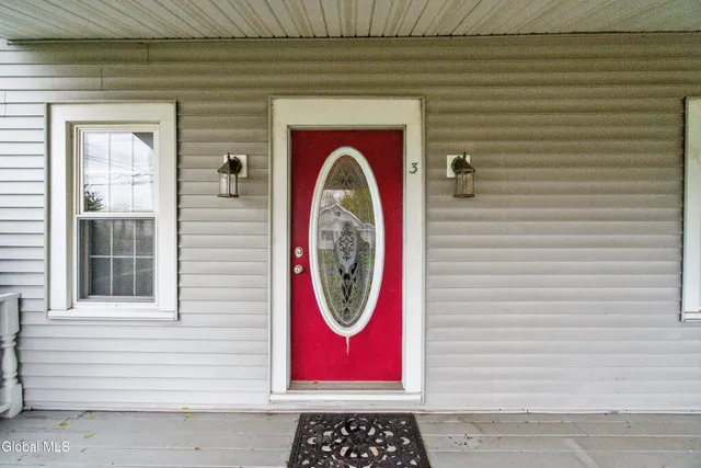 $250,000 | 3 Old Troy Road, East Greenbush, NY 12061