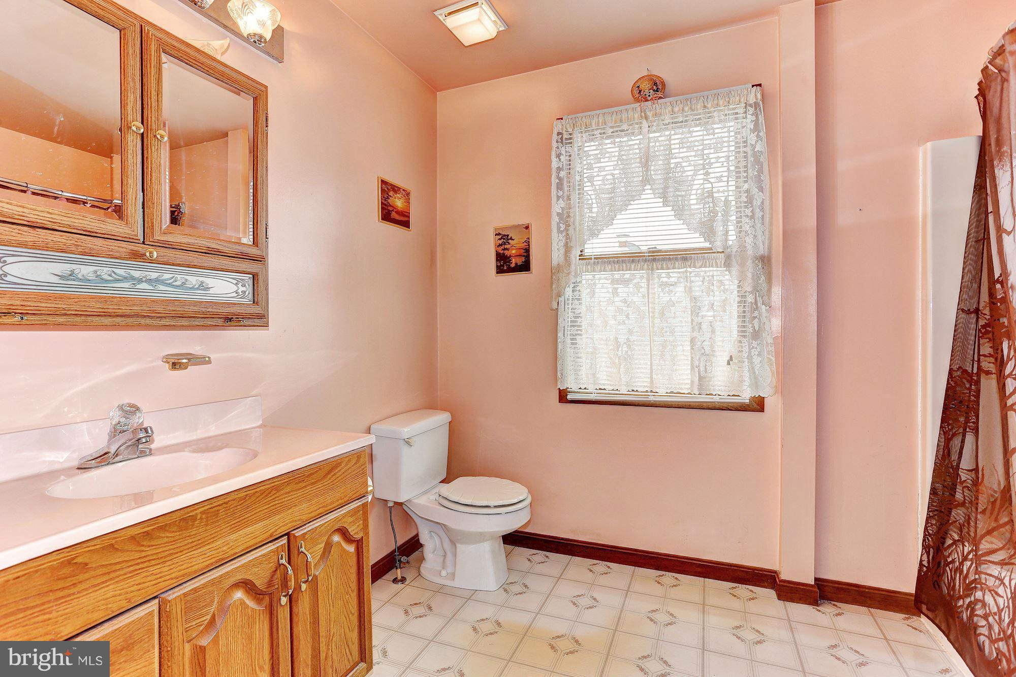 930 Oakleigh Beach Road Baltimore, MD 21222 - Photo 18 of 23 Bath