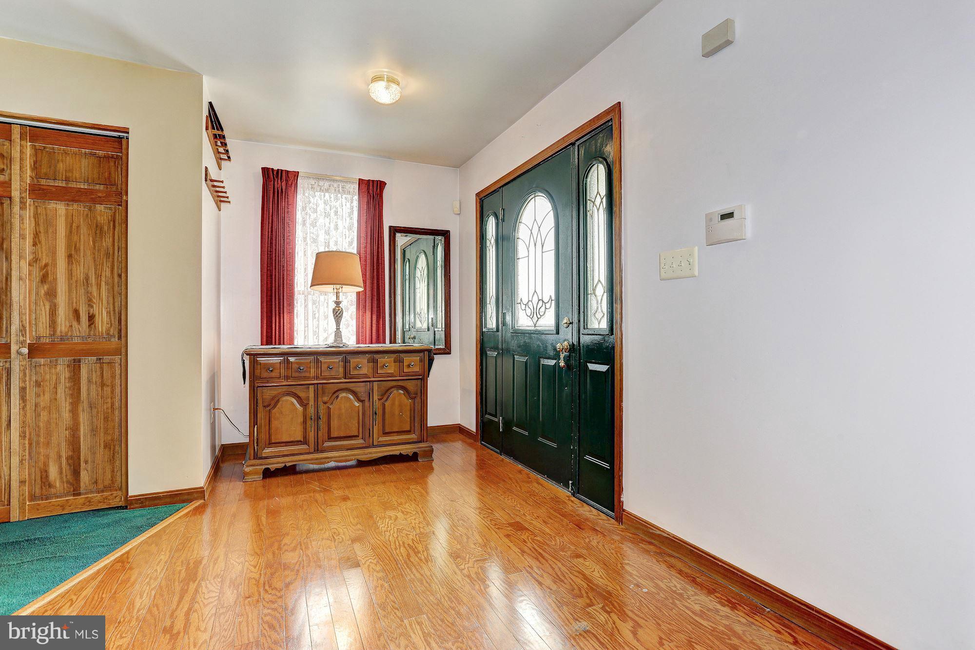 930 Oakleigh Beach Road Baltimore, MD 21222 - Photo 3 of 23 Interior (General)