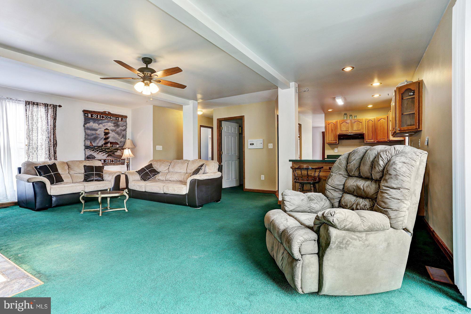 930 Oakleigh Beach Road Baltimore, MD 21222 - Photo 5 of 23 Living Room