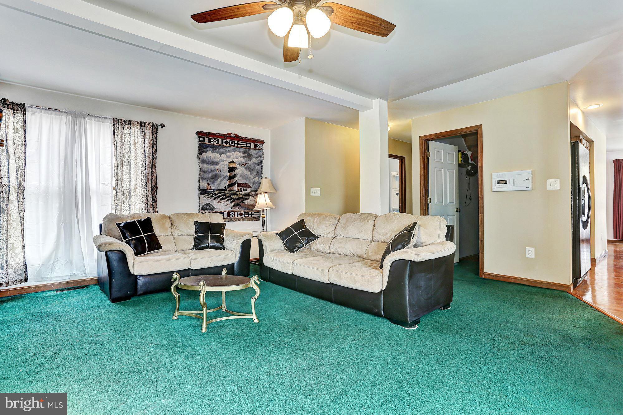 930 Oakleigh Beach Road Baltimore, MD 21222 - Photo 6 of 23 Living Room