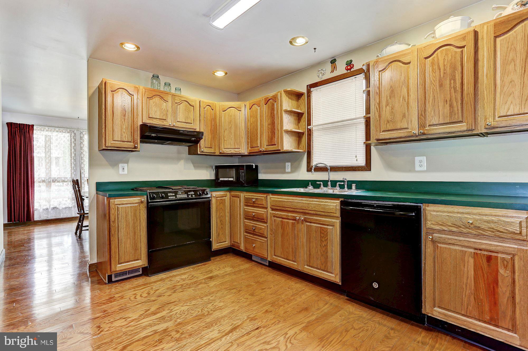 930 Oakleigh Beach Road Baltimore, MD 21222 - Photo 9 of 23 Kitchen