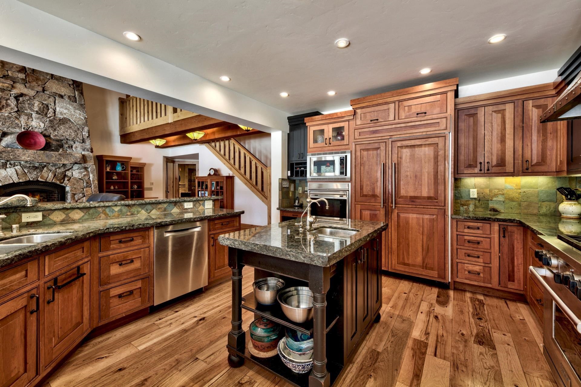 11368 Bennett Flat Road Truckee, CA 96161 - Photo 6 of 21 a kitchen with lots of counter top space