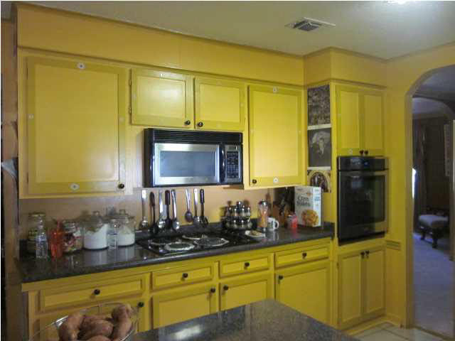 745 Windward Road Jackson, MS 39206 - Photo 18 of 26 Kitchen View 2