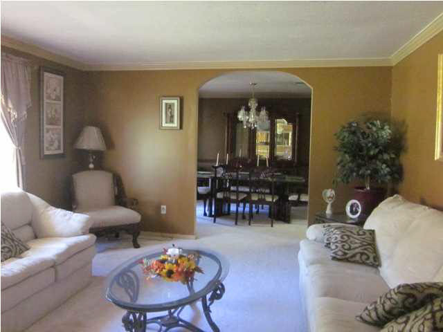 745 Windward Road Jackson, MS 39206 - Photo 8 of 26 Living Room