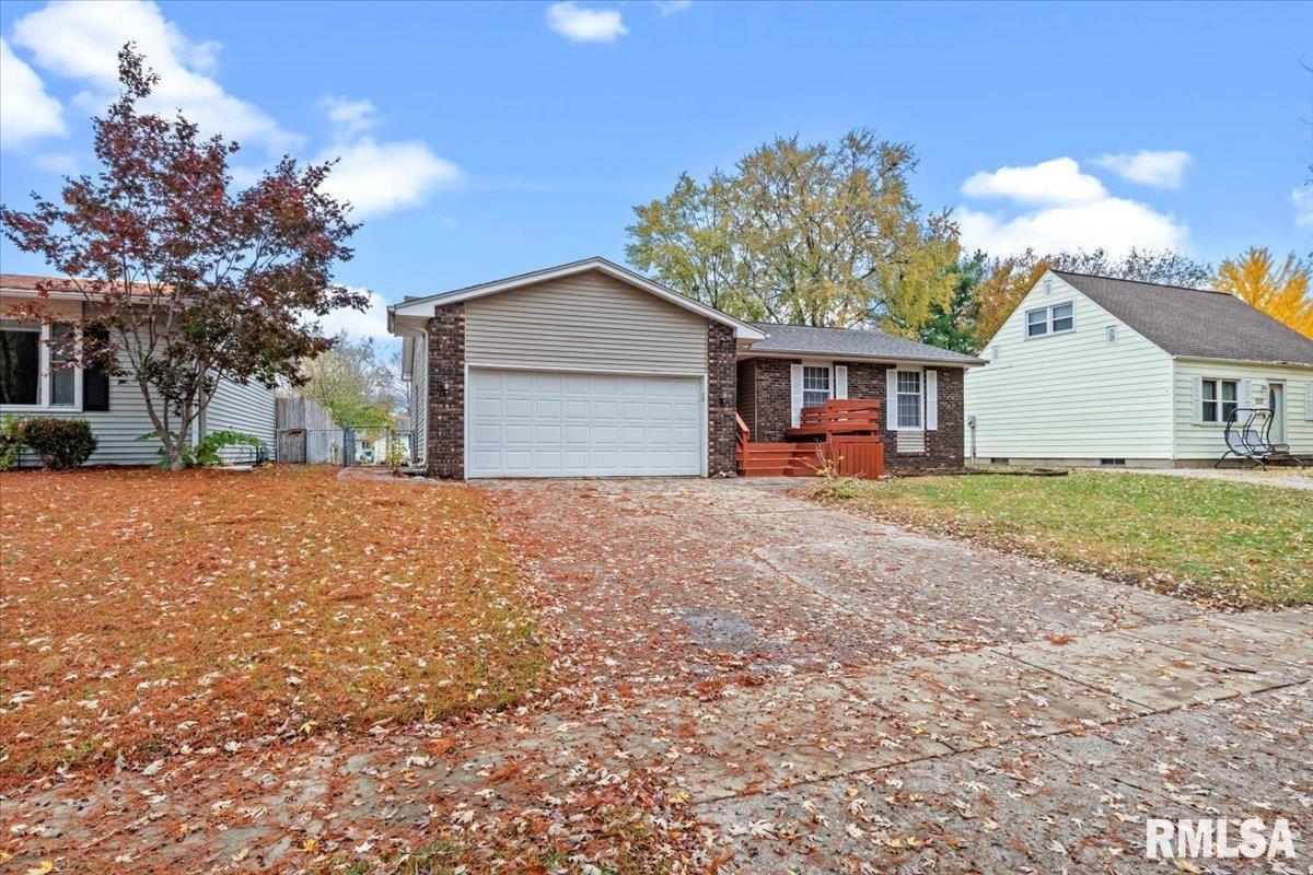 2533 Selkirk Road Springfield, IL 62702 - Photo 3 of 43