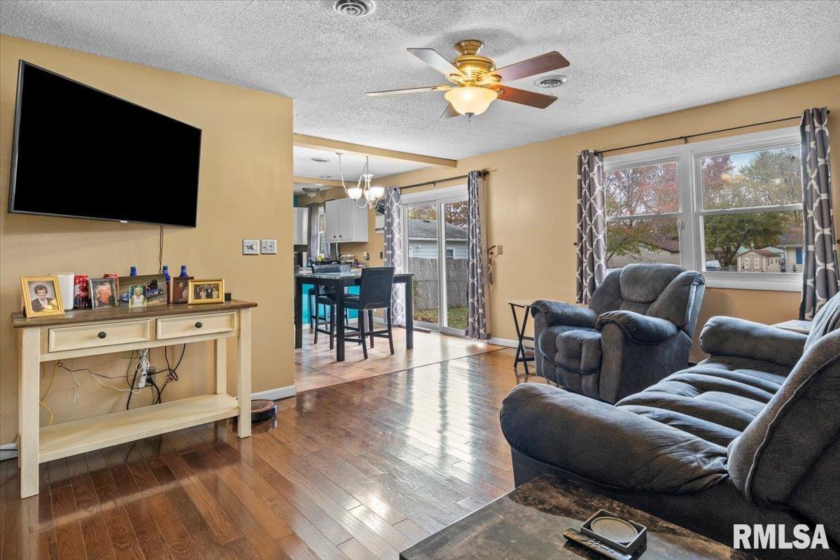 2533 Selkirk Road Springfield, IL 62702 - Photo 5 of 43