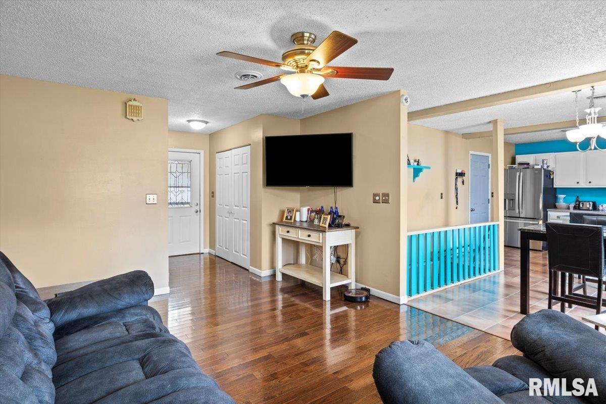 2533 Selkirk Road Springfield, IL 62702 - Photo 8 of 43